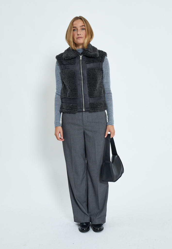 Minus MSAlda Faux Fur Vest Vest 100 Black