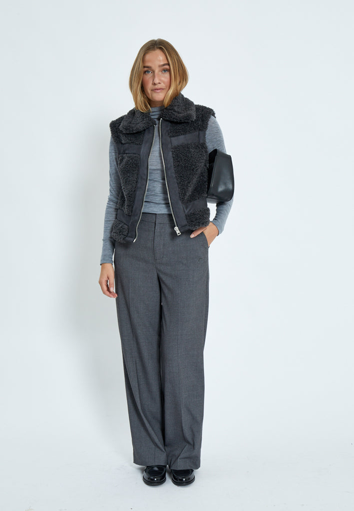 Minus MSAlda Faux Fur Vest Vest 100 Black