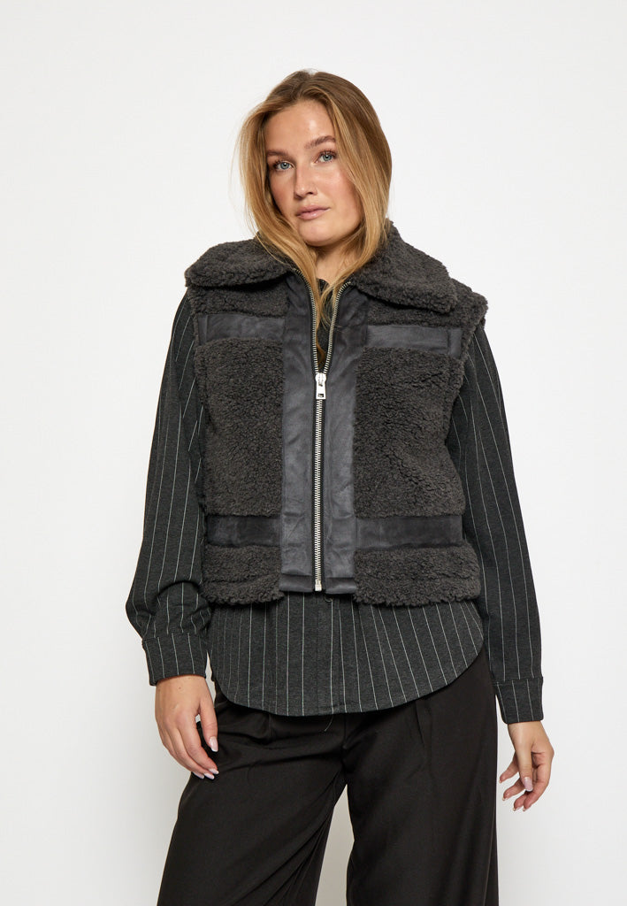 Minus MSAlda Faux Fur Vest Vest 100 Black