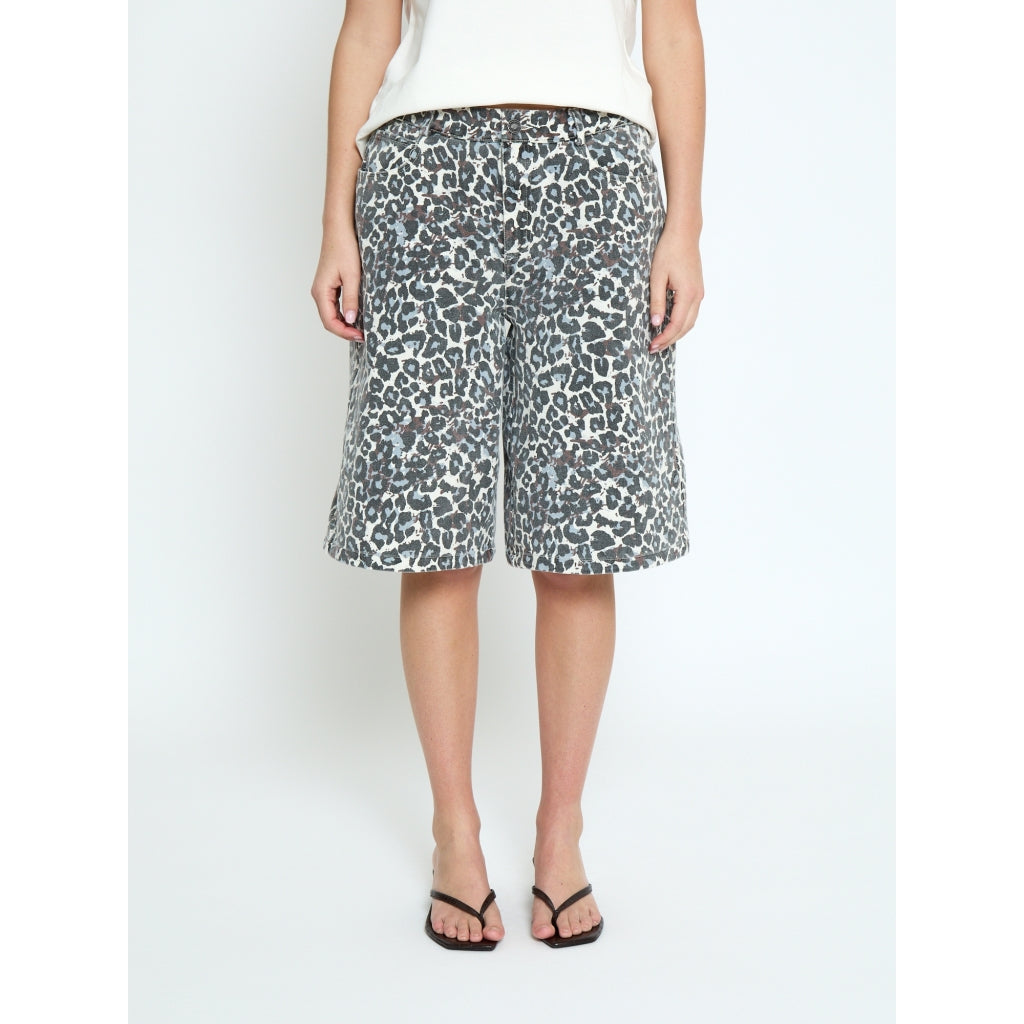 Minus MSMalli Bermuda Shorts Shorts 2284P Skyway Blue Leo Print