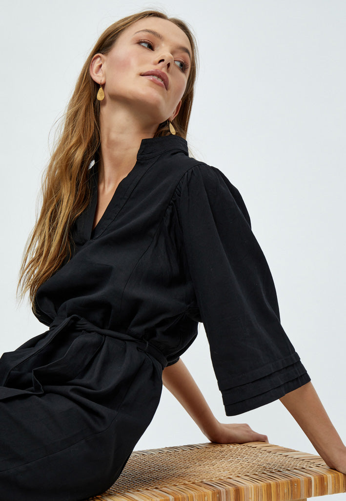 Peppercorn Melonie Bell Sleeve Dress Dress 9000 Black