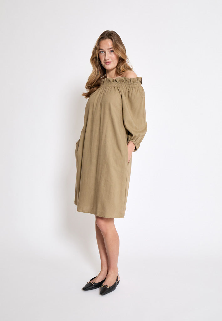 Peppercorn PCAne Dress Dress 6796 Tannin Sand