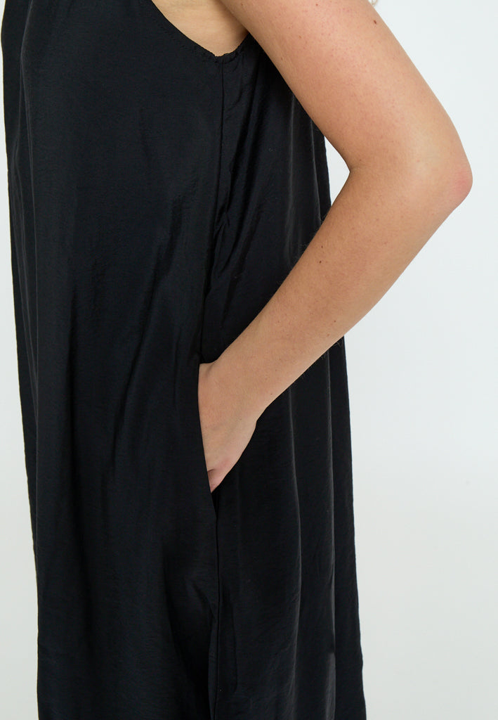 Peppercorn PCOpeya Solid Halterneck Dress Dress 9000 Black