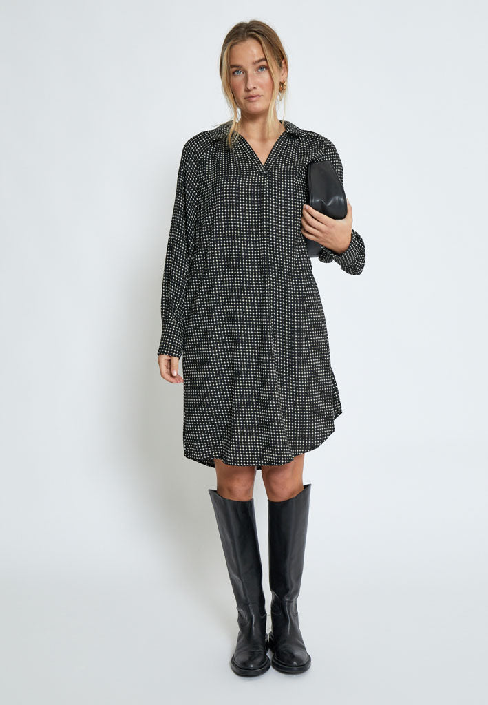 Peppercorn PCParis V-Neck Knee Lenght Dress Dress 9000P Black Print