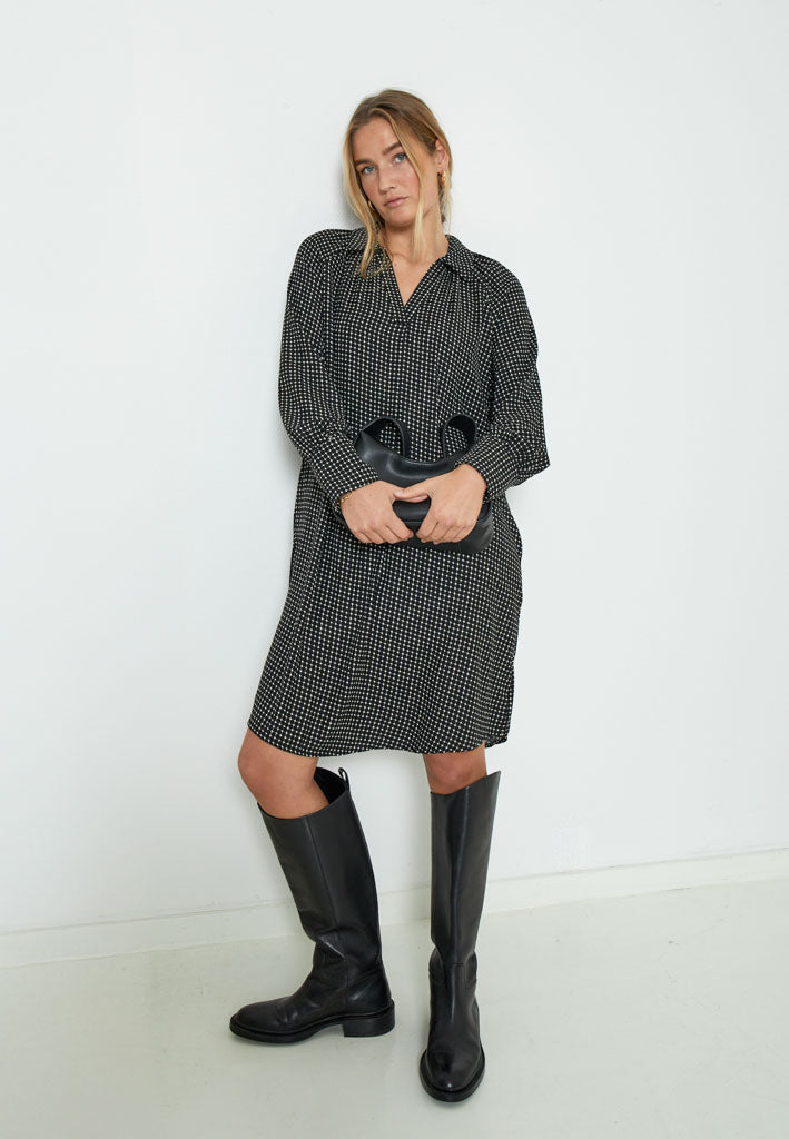 Peppercorn PCParis V-Neck Knee Lenght Dress Dress 9000P Black Print