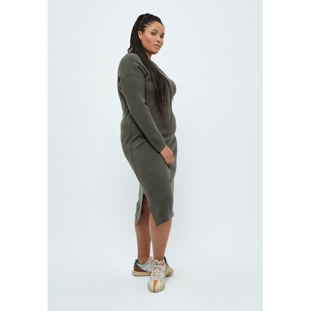 Peppercorn Rosalia V-Neck Knee Length Knit Dress Curve Dress 3005 Green Moss