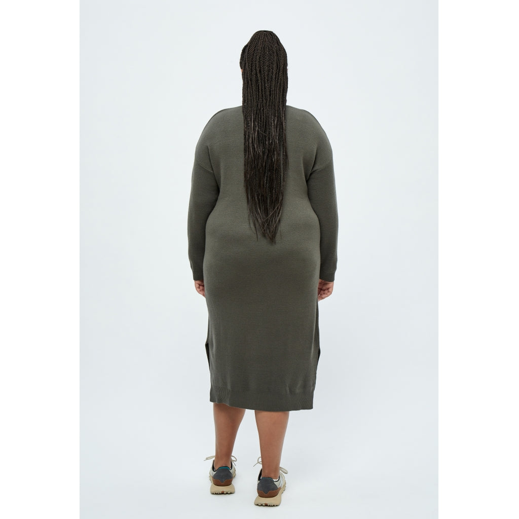 Peppercorn Rosalia V-Neck Knee Length Knit Dress Curve Dress 3005 Green Moss