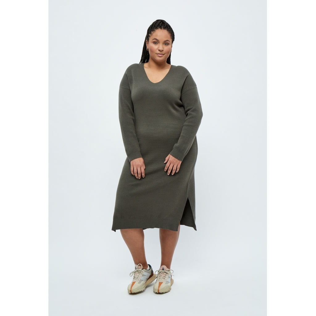 Peppercorn Rosalia V-Neck Knee Length Knit Dress Curve Dress 3005 Green Moss
