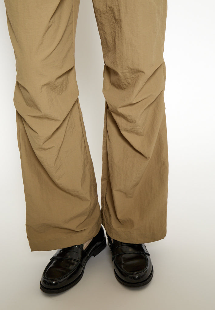 Desires DSIsla HW Parachute Pant Pant 4073 Kelp Sand