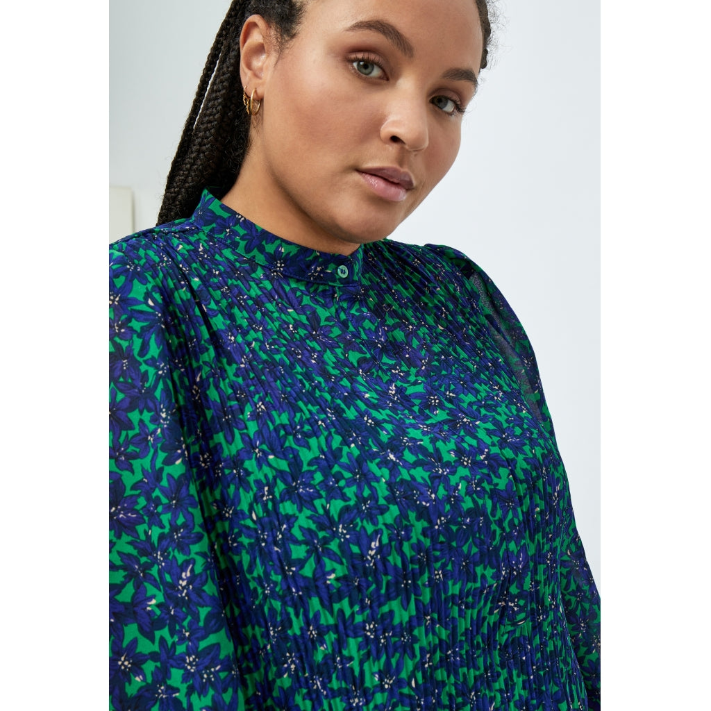 Peppercorn Levi Plisse Blouse Curve Blouse 554P Blue Graphic Print