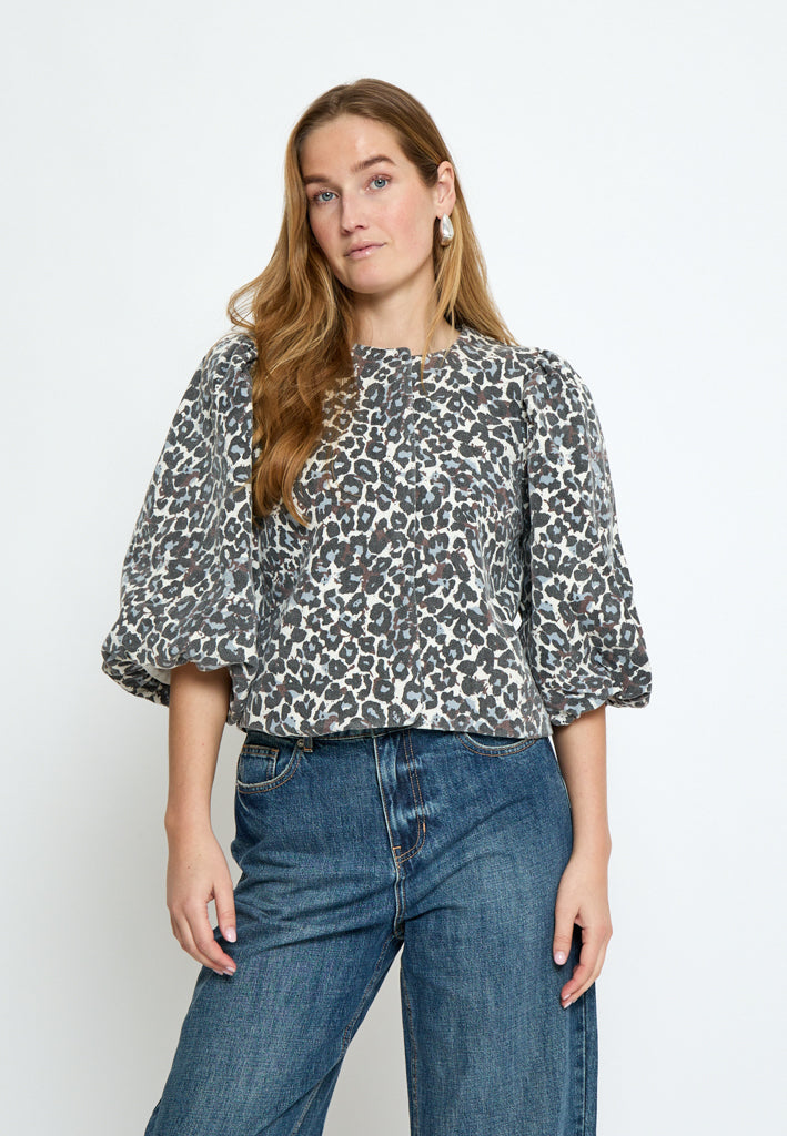 Minus MSMalli Short Jacket Jacket 2284P Skyway Blue Leo Print