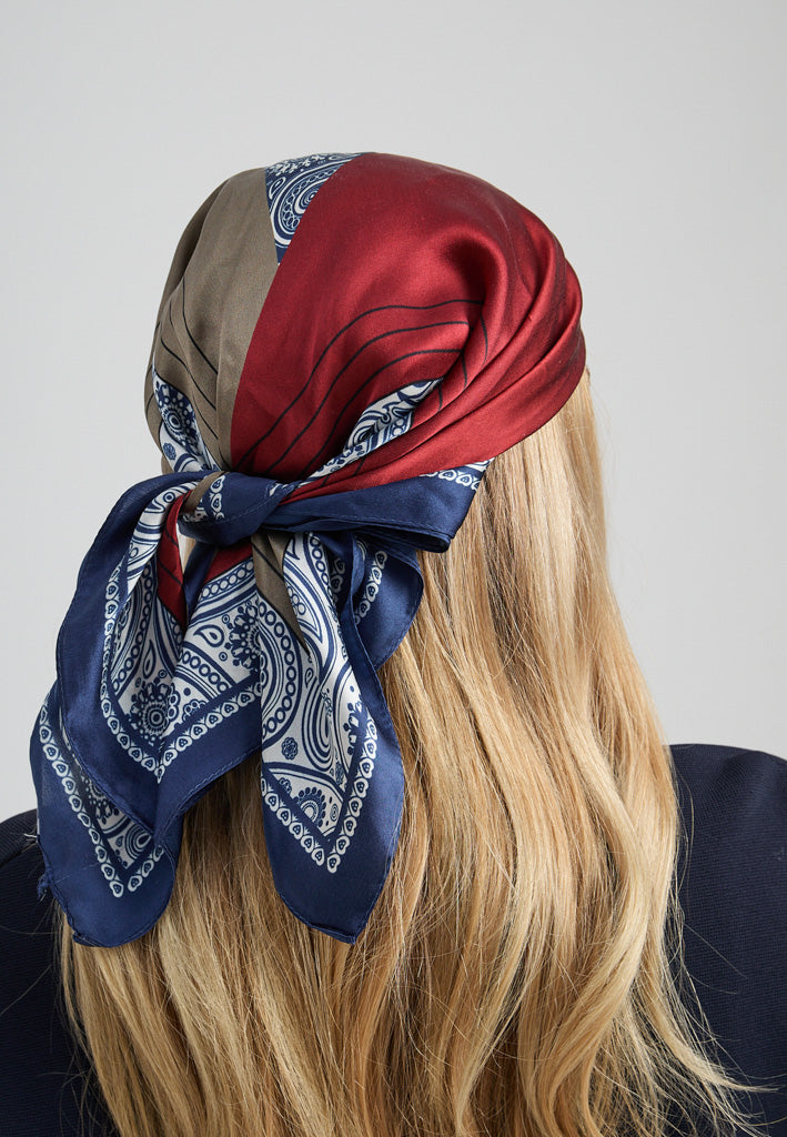 Minus MSSiri Silk Scarf Scarf 112P Navy Paisley Print