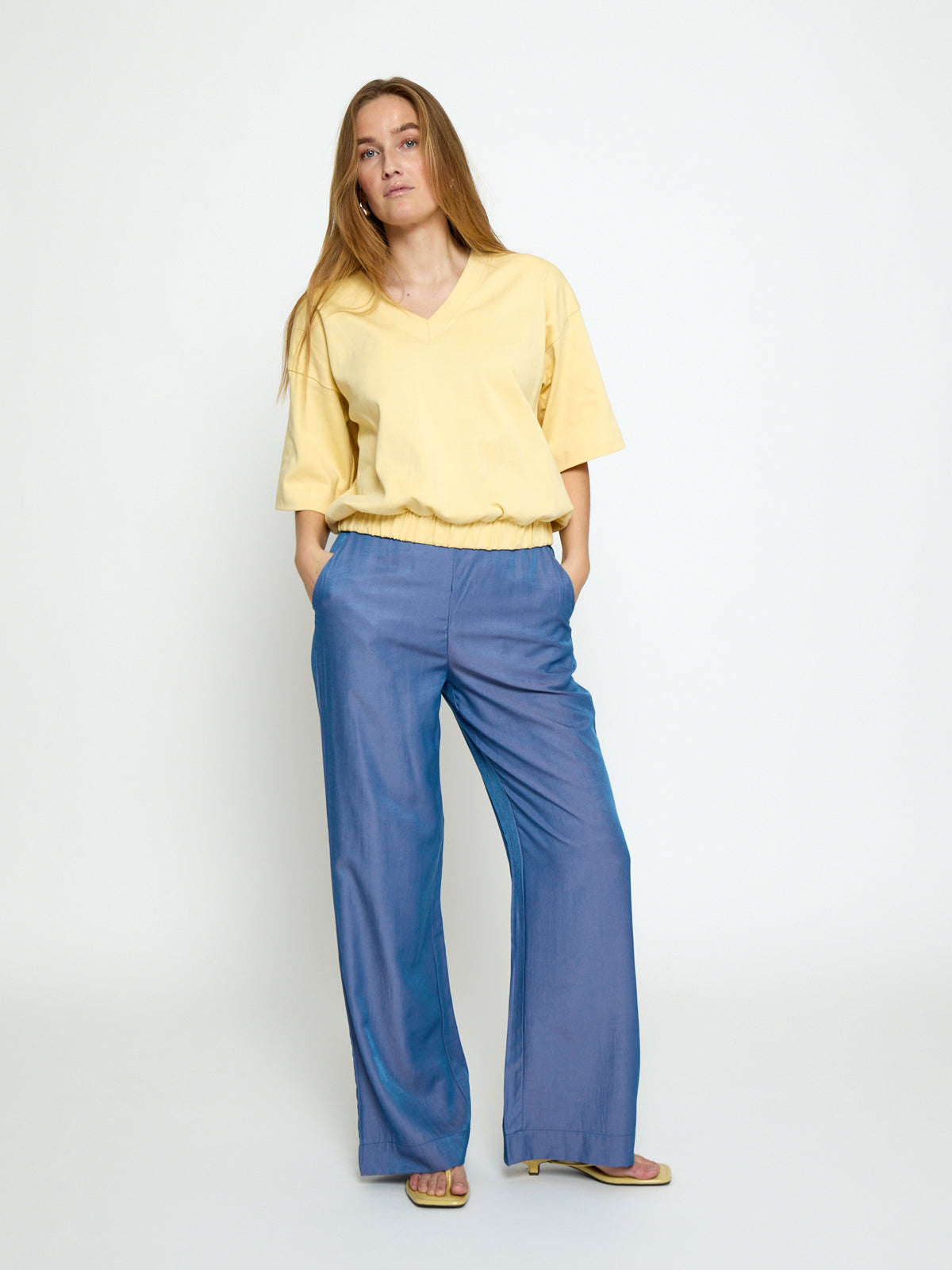 Peppercorn PCFiola GOTS V-neck Tshirt T-Shirt 267 Butter Yellow