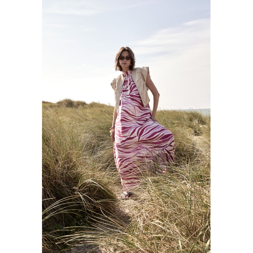 Peppercorn PCOpeya Halterneck Dress Dress 7031P Fuchsia Feodora Print