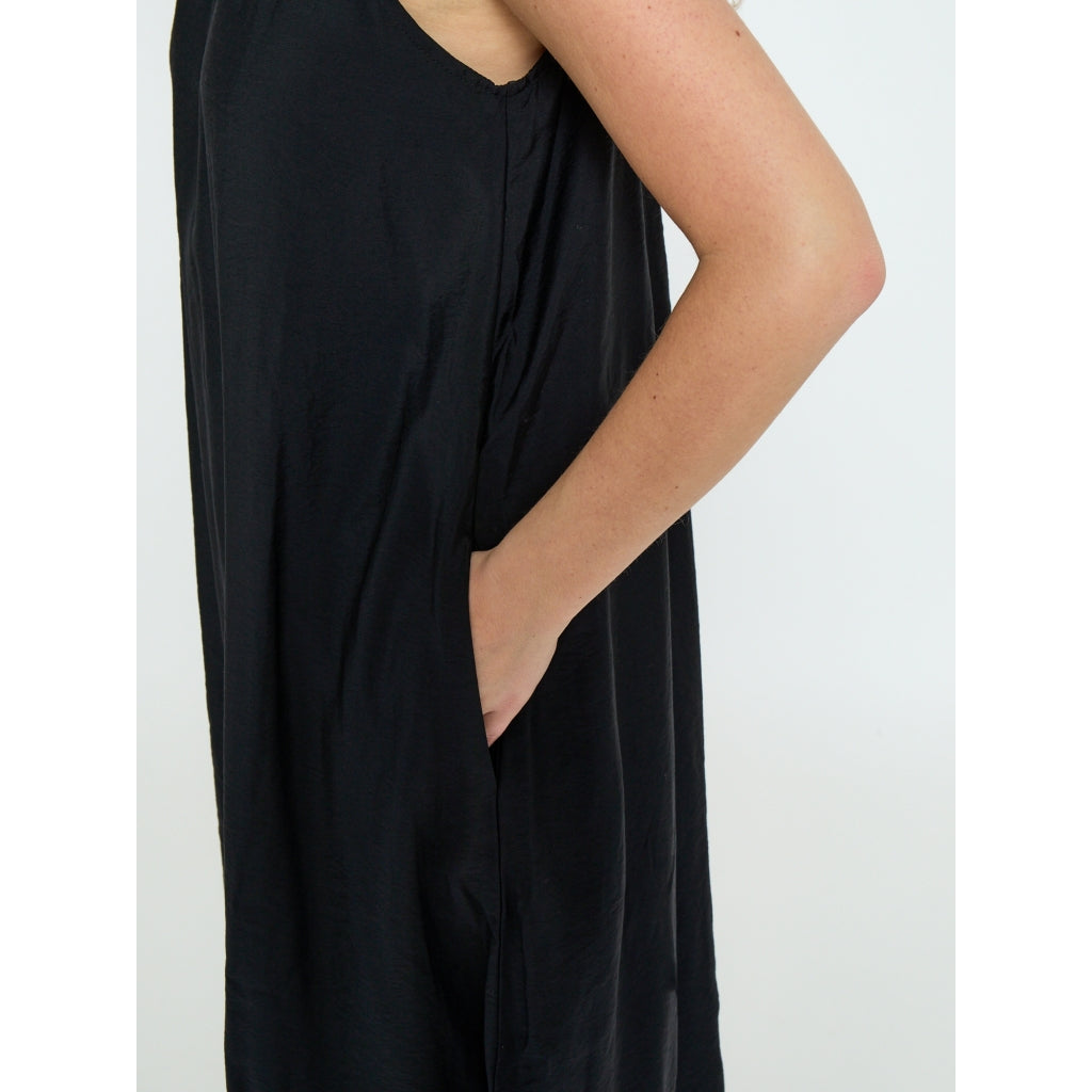 Peppercorn PCOpeya Solid Halterneck Dress Dress 9000 Black