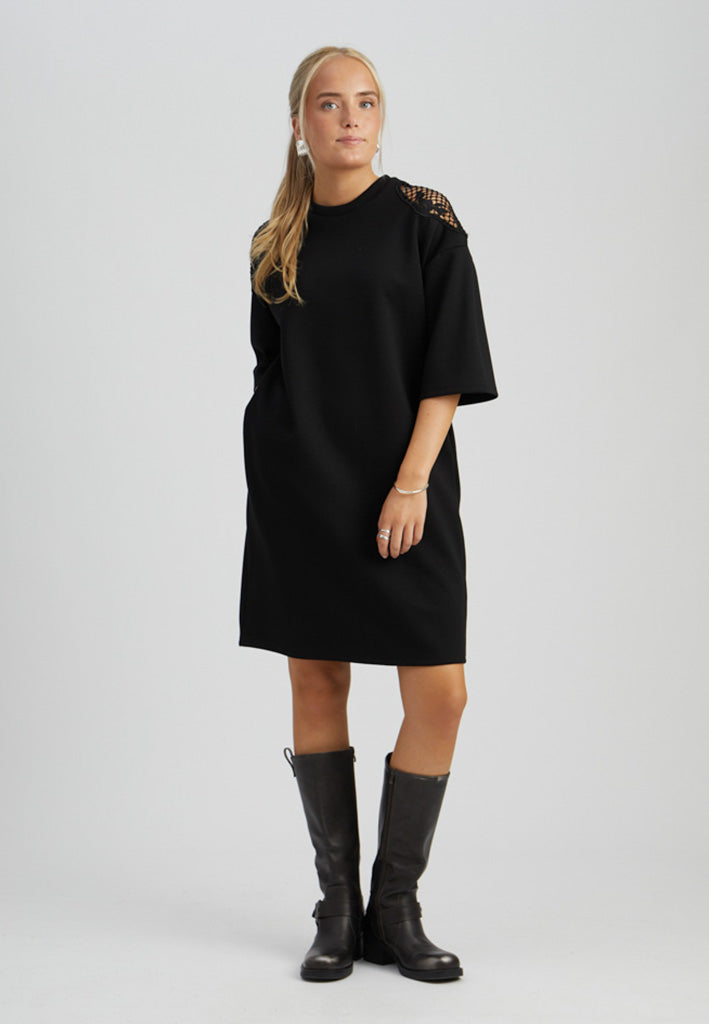 Peppercorn PCTomine GRS Lace Sweat Dress Dress 9000 Black