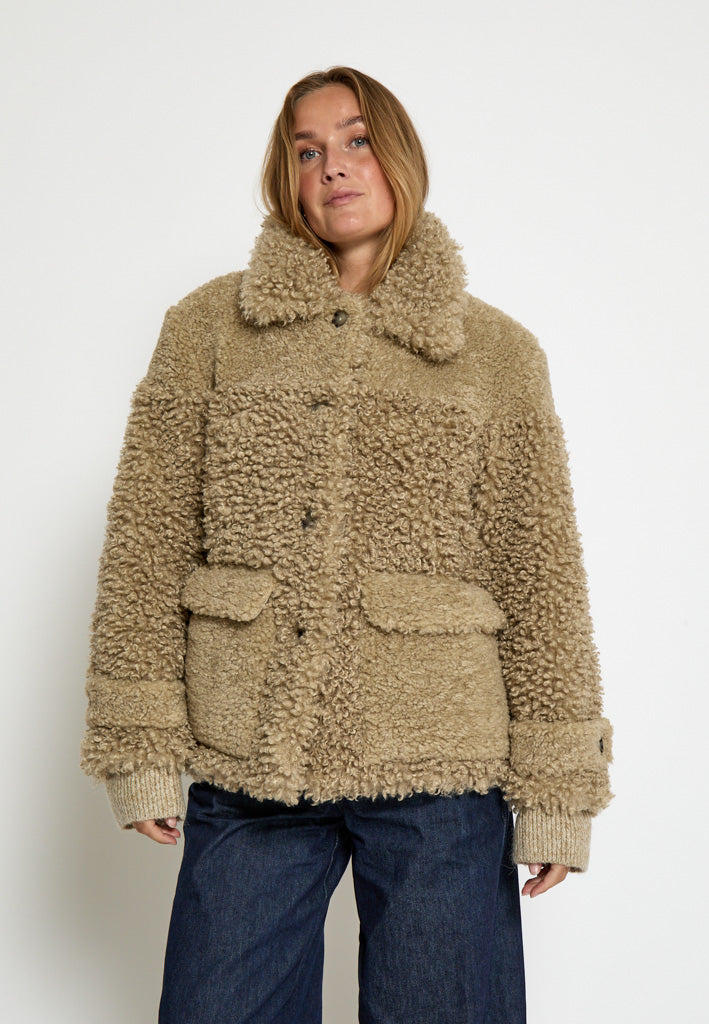 Peppercorn PCWendy Faux Fur Jacket Jacket 4224 Spray Green