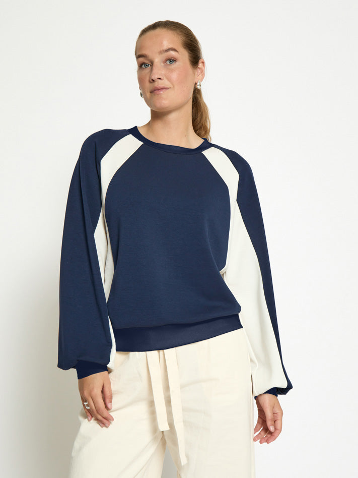 Peppercorn PC Dicette Track Sweatshirt Sweatshirt 5270 Black Iris