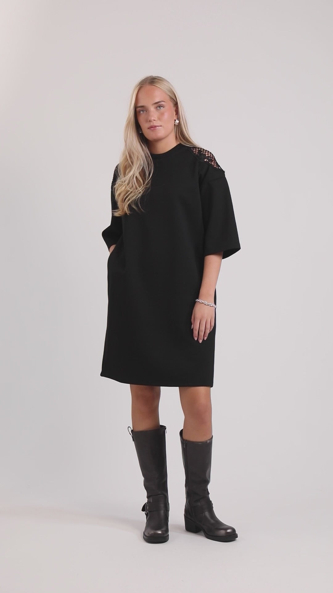 Peppercorn Tomine robe sweat GRS en dentelle - Black